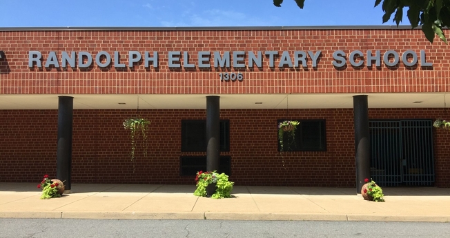 Fachada da Randolph Elementary School. (Foto ilustrativa: Arlington Public Schools)