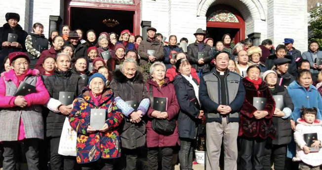 A China enfrenta uma grande escassez de pastores com um líder estimado para cada 6.700 cristãos. (Foto: Sociedade Bíblica Internacional).