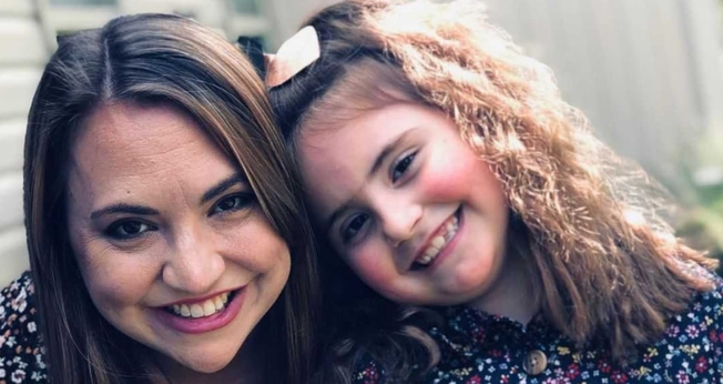 Jen e sua filha Abby. (Foto: Reprodução/Instagram).