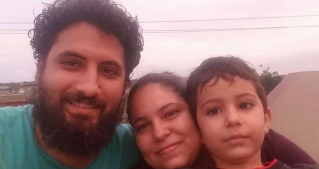 Pastor Yarián Sierra, sua esposa Claudia Salazar e o filho do casal. (Foto: Reprodução/Facebook Y. Sierra)