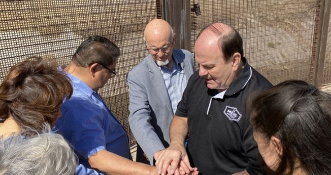 O missionário Michael McGee ministrou agentes na fronteira entre México e EUA. (Foto: AG News)