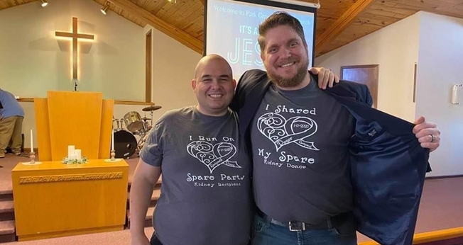 Jeremy Whitham com seu pastor Jack Coultas. (Foto: Arquivo pessoal/Connie Whitman).