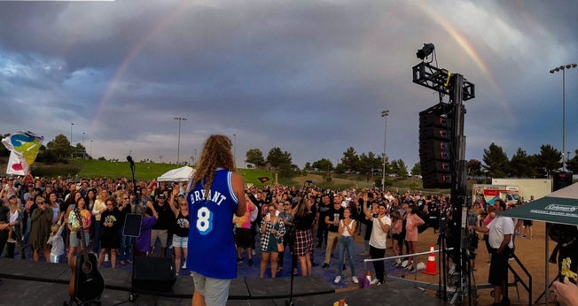 Movimento “Let Us Worship”, nos EUA. (Foto: Reprodução/Twitter/LetUsWorship)