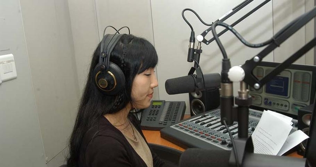 A Rádio Livre da Coreia do Norte (FNKR), está transmitindo as boas novas diariamente. (Foto: Jon Rabiroff / Stars and Stripes).