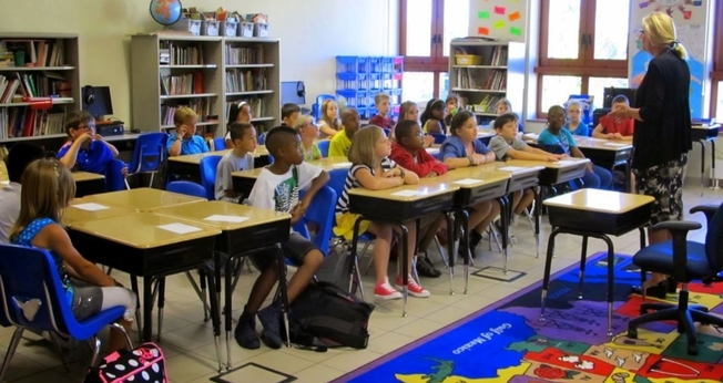 Escolas públicas de Atlanta promovem agenda progressista em salas de aula do jardim da infância. (Foto: Reprodução CBN News)