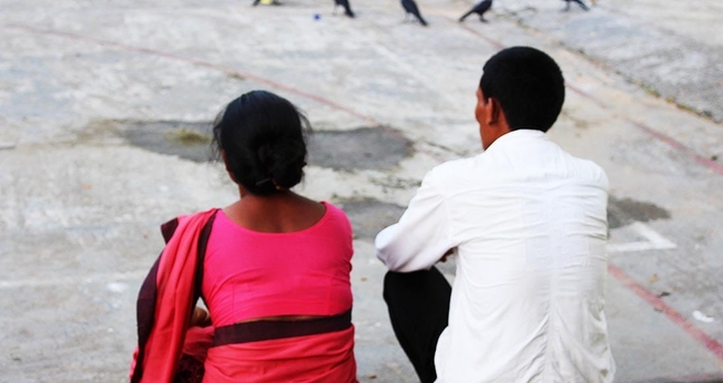 O pastor Shalem Maniraj e sua esposa foram atacados por uma multidão de 20 nacionalistas hindus. (Foto: Open Doors). 