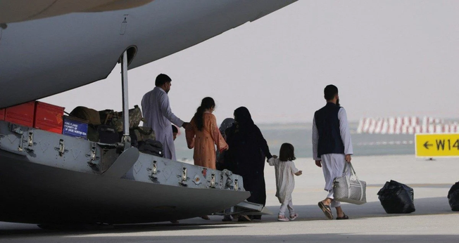 No sábado (21), a família chegou em Roma, com a ajuda da organização humanitária Fondazione Meet Human. (Foto: AFP). 