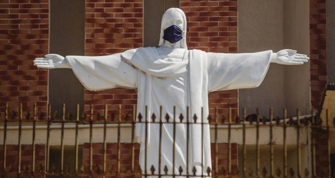 Símbolos cristãos, católicos e evangélicos, são frequentemente vilipendiados. (Foto: Aurelio Alves / O POVO)