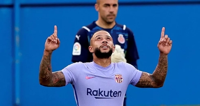 Memphis Depay em atuação no Barcelona. (Foto: Reprodução / GE)