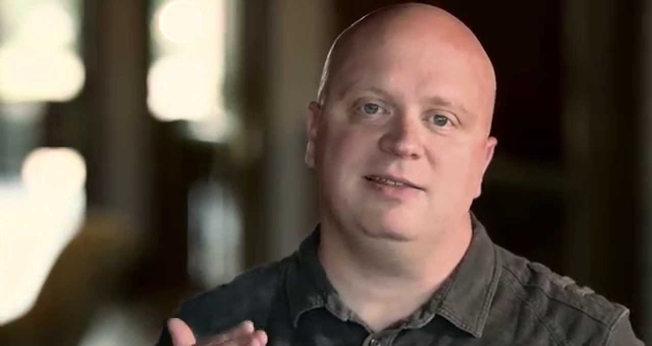 Caleb decidiu frequentar um estudo bíblico para refutar o cristianismo, mas acabou se convertendo. (Foto: Reprodução/YouTube). 