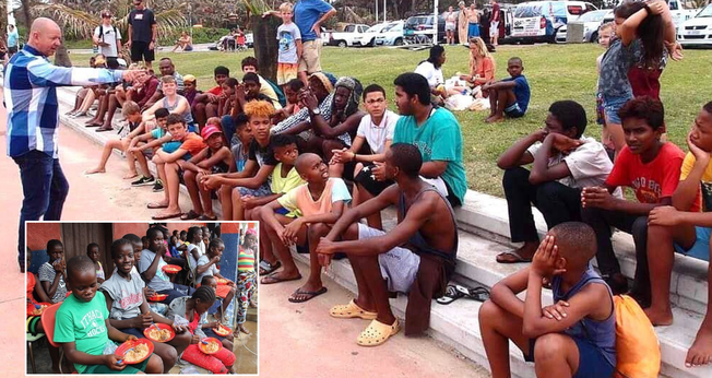 Missionário da Groundswell Aid prega para jovens; no destaque, crianças são alimentadas pela ajuda humanitária. (Foto: Reprodução / Groundswell Aid)