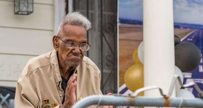 Lawrence Brooks em seu 112º aniversário. (Foto: Cortesia do Museu Nacional da Segunda Guerra Mundial)