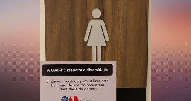 : Placas nos banheiros da sede da OAB-PE para atender ao público transgênero. (Foto: Reprodução / UOL)