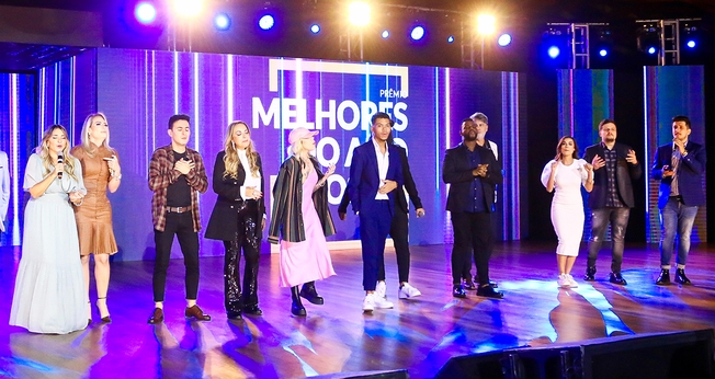 Cantores em apresentação no Prêmio Melhores do Ano Gospel 2021. (Foto: Pedro Flausino)