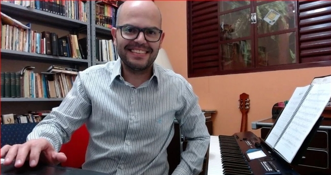 Júnior Gongra e seu teclado. (Foto: Reprodução / Nazareno).