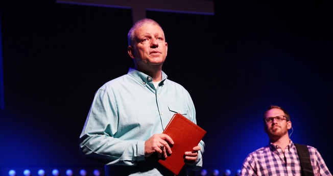 O pastor Eddie Bevill lidera a Igreja Parkridge em Coral Springs, Flórida. (Foto: Reprodução / Twitter Parkridge Church)