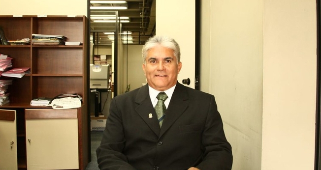 Lacir Moraes Ramos, de 63 anos, durante atendimento no fórum, na Capital. (Foto: Arquivo pessoal)