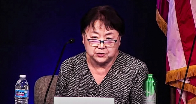 Xi Van Fleet vê semelhanças na educação dos EUA com as ideias do Partido Comunista Chinês. (Foto: Reprodução/YouTube).