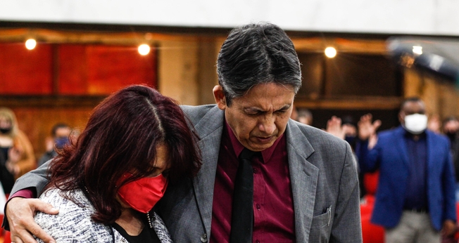  Líderes religiosos ficaram na frente dos profissionais de saúde e segurança. (Foto: IEAD Canoas).