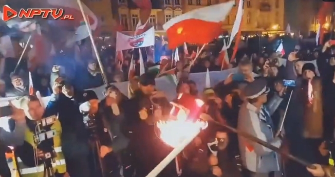 Comício e manifestação antissemita na Polônia. (Foto: Captura de tela/Twitter)