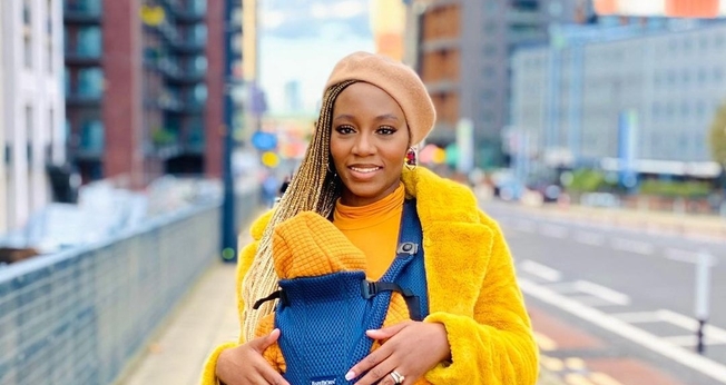  Khafi Ekpata distribuiu câmeras, maquiagem, roupas e móveis. (Foto: Khafi Ekpata/Instagram).