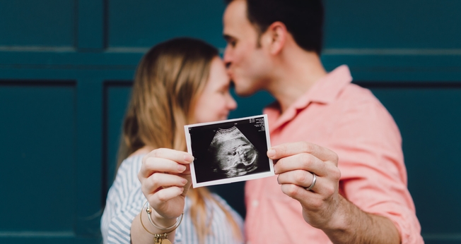 Imagem ilustrativa. O estudo entrevistou 3.866 adultos norte-americanos, de 18 a 49 anos. (Foto: Kelly Sikkema/Unsplash).