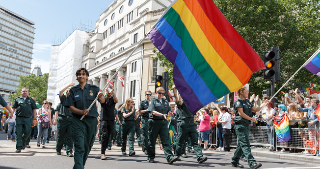 Parada LGBT em Londres, em 2016. (Foto: Wikimedia Commons/Katy Blackwood).