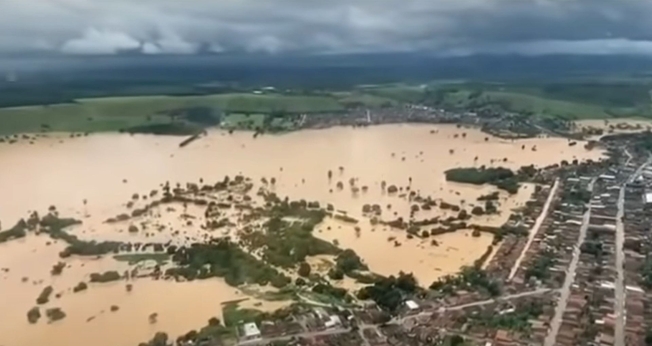 Imagem aérea do sul da Bahia, após enchente. (Foto: Captura de tela/YouTube/Jovem Pan News)