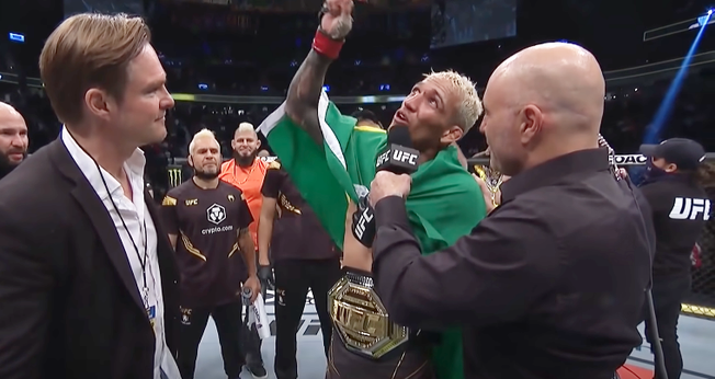 Charles do Bronx agradeceu a Deus no octógono. (Foto: Captura de tela/YouTube/UFC Brasil)