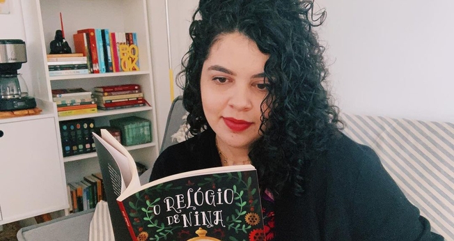 O Relógio de Nina foi escrito por Mariana Mendes. (Foto: Mari Mendes/Instagram)