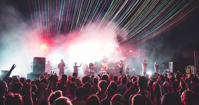 Louvor na Igreja Hillsong, Austrália. (Foto: Reprodução / Hillsong)