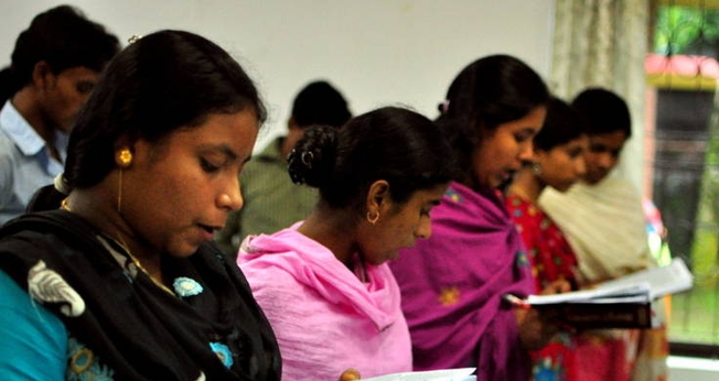 Uma multidão de mais de 200 radicais espancaram o pastor da igreja. (Foto: Open Doors USA).