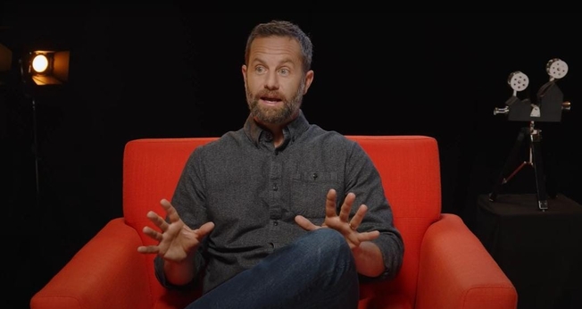 Ator Kirk Cameron em entrevista. (Foto: Captura de tela/YouTube PragerU)