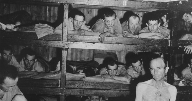 Prisioneiros no campo de concentração de Buchenwald, Alemanha. (Foto: US Holocaust Memorial Museum).