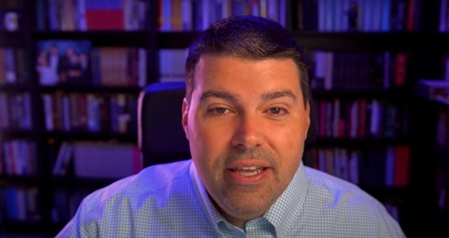 Tony Reinke, escritor e apresentador do podcast Ask Pastor John. (Foto: Captura de tela/YouTube Desiring God)