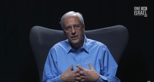 Steve Weiler conheceu Yeshua ao assistir o filme “A Maior História Já Contada”. (Foto: YouTube/One for Israel Ministry). 