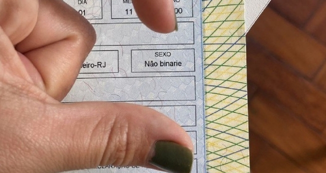 Documento mostrando alteração para "não binárie". (Foto: Divulgação)