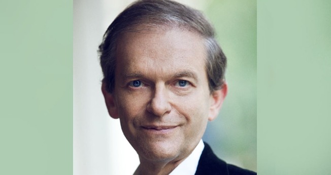 O Dr. Frédéric Saldmann é um médico renomado na França. (Foto: Facebook/Frédéric Saldmann)