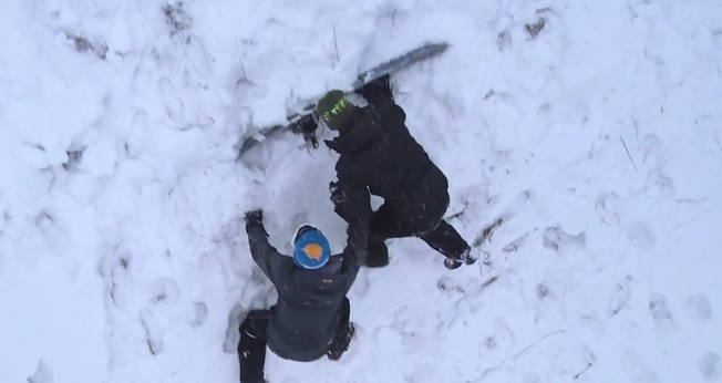 Os irmãos Michael Walsh e Matt foram atingidos por uma avalanche enquanto esquiavam. (Foto: Reprodução/CBN News).