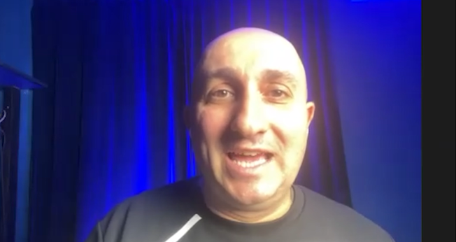 Karen Zelfimein relatou episódios sobrenaturais que estão salvando soldados e civis ucranianos. (Foto: YouTube/Sid Roth's It's Supernatural!).