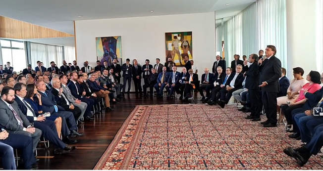 Jair Bolsonaro fala durante reunião com pastores na tarde de terça-feira (08), no Palácio do Planalto. (Print da tela / Facebook)