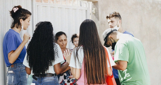 Jovens vão às ruas evangelizar por todo o País. (Foto: Missão Avance)