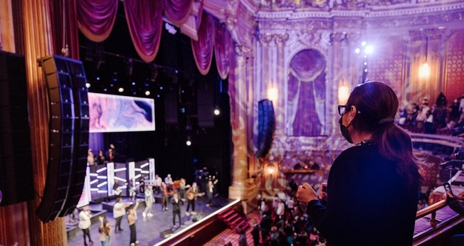  Para Keller, o modelo de megaigreja é prejudicial ao desenvolvimento espiritual da congregação. (Foto: Facebook/Times Square Church). 