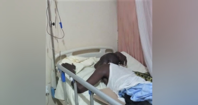 O ex-professor islâmico Hiire Sadiki no hospital. (Foto: Morning Star News).