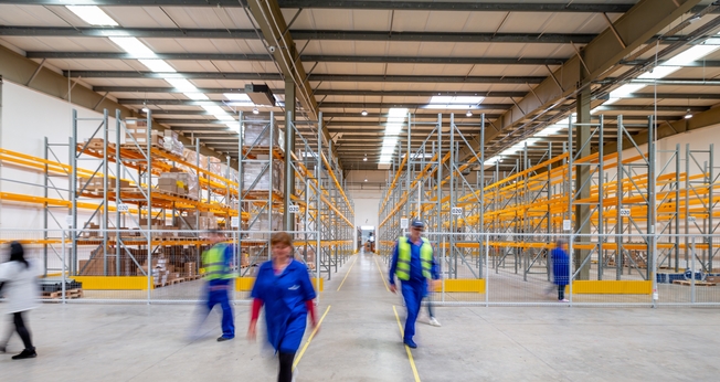 A Amazon é um dos maiores empregadores do setor privado nos EUA. (Foto: Adrian Sulyok / Unsplash)