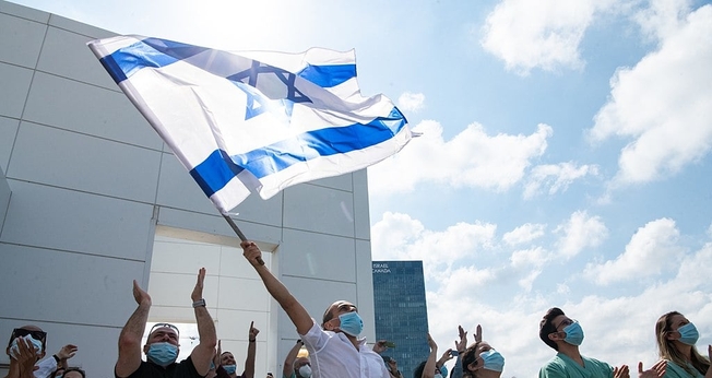 Voo do Dia da Independência sobre hospitais de Israel em 2020. (Foto: Wikimedia Commons)