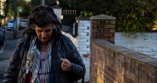 Rosa Lalor, de 76 anos, foi multada e detida por orar em silêncio na rua, na Inglaterra. (Foto: ADF UK).