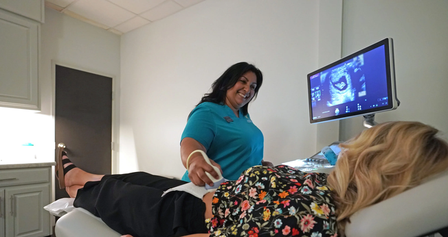 Ministério de ajuda às grávidas protege vidas inocentes. (Foto: Prestonwood Pregnancy Center)