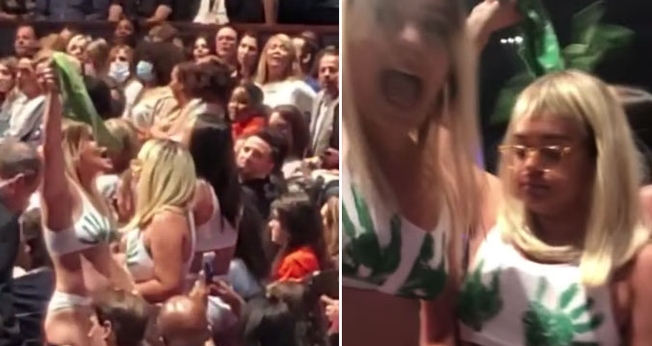 Ativistas perturbaram culto na Lakewood Church, no Texas. (Foto: Instagram/RiseUp4Abortion)