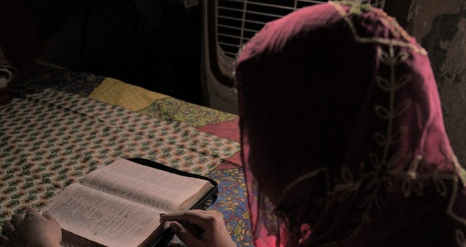 Mehr foi atacada por seus vizinhos na Índia após se converter. (Foto: Open Doors).